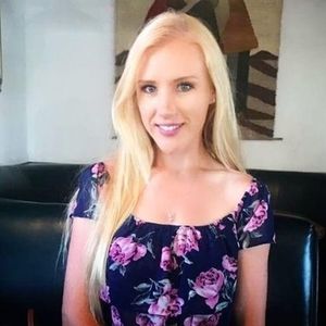 Meet your Posher, Danae